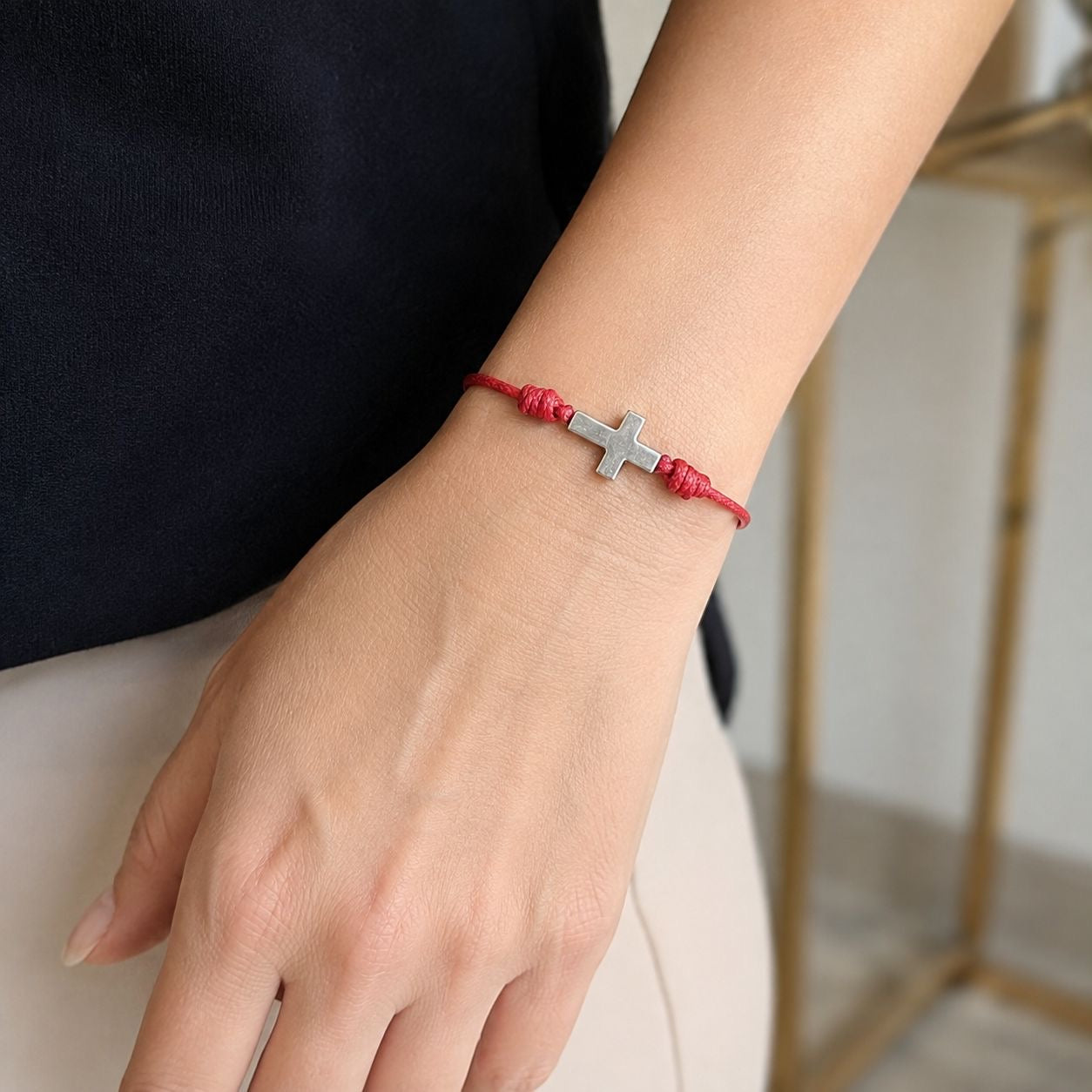 Pulsera Cruz en Piel Mediana