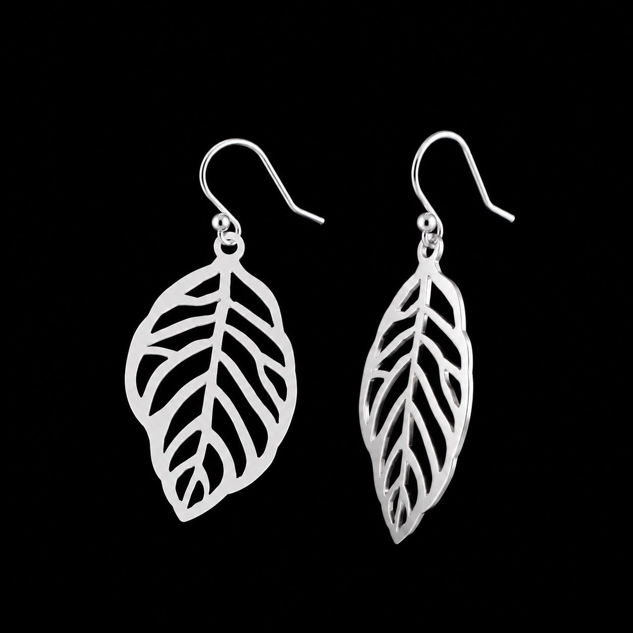 Aretes Colgantes Hoja Calada Mediana