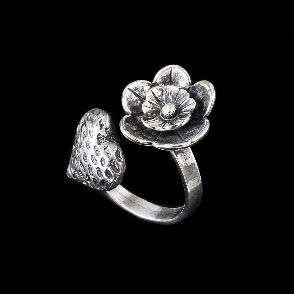Anillo Corazón con Flor