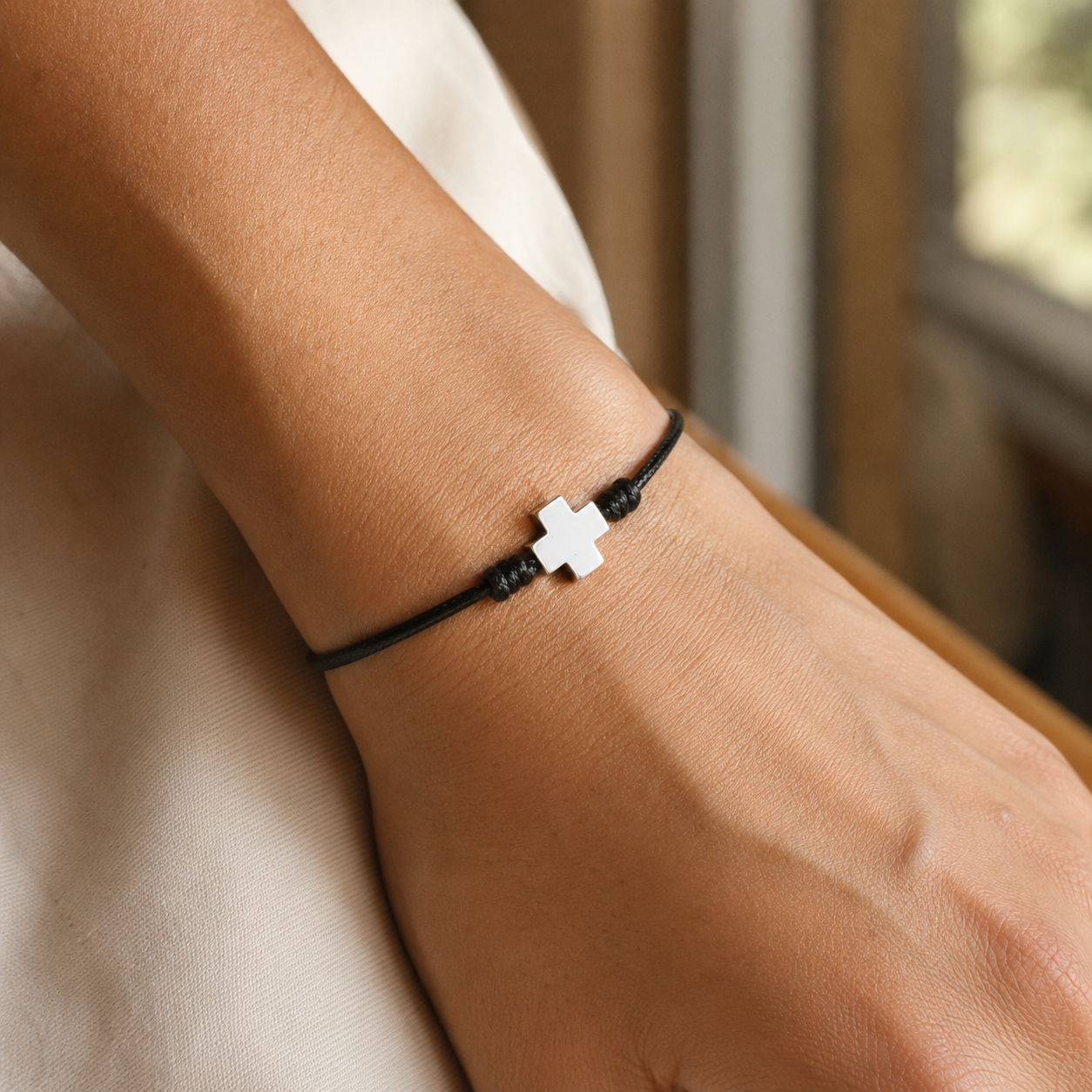 Pulsera Cruz Suiza en Piel Grande