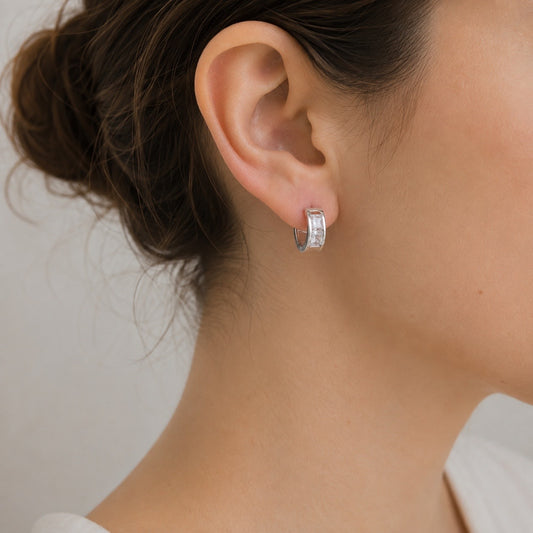Aretes Huggies con Circonia