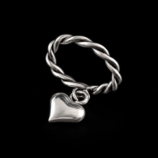 Anillo Trenzado con Corazón Colgante