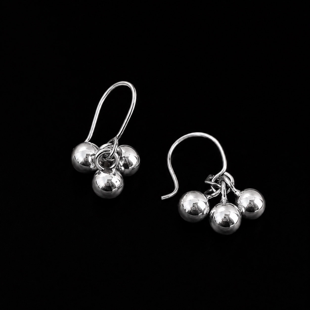Aretes Colgantes Tres Perlas de Plata