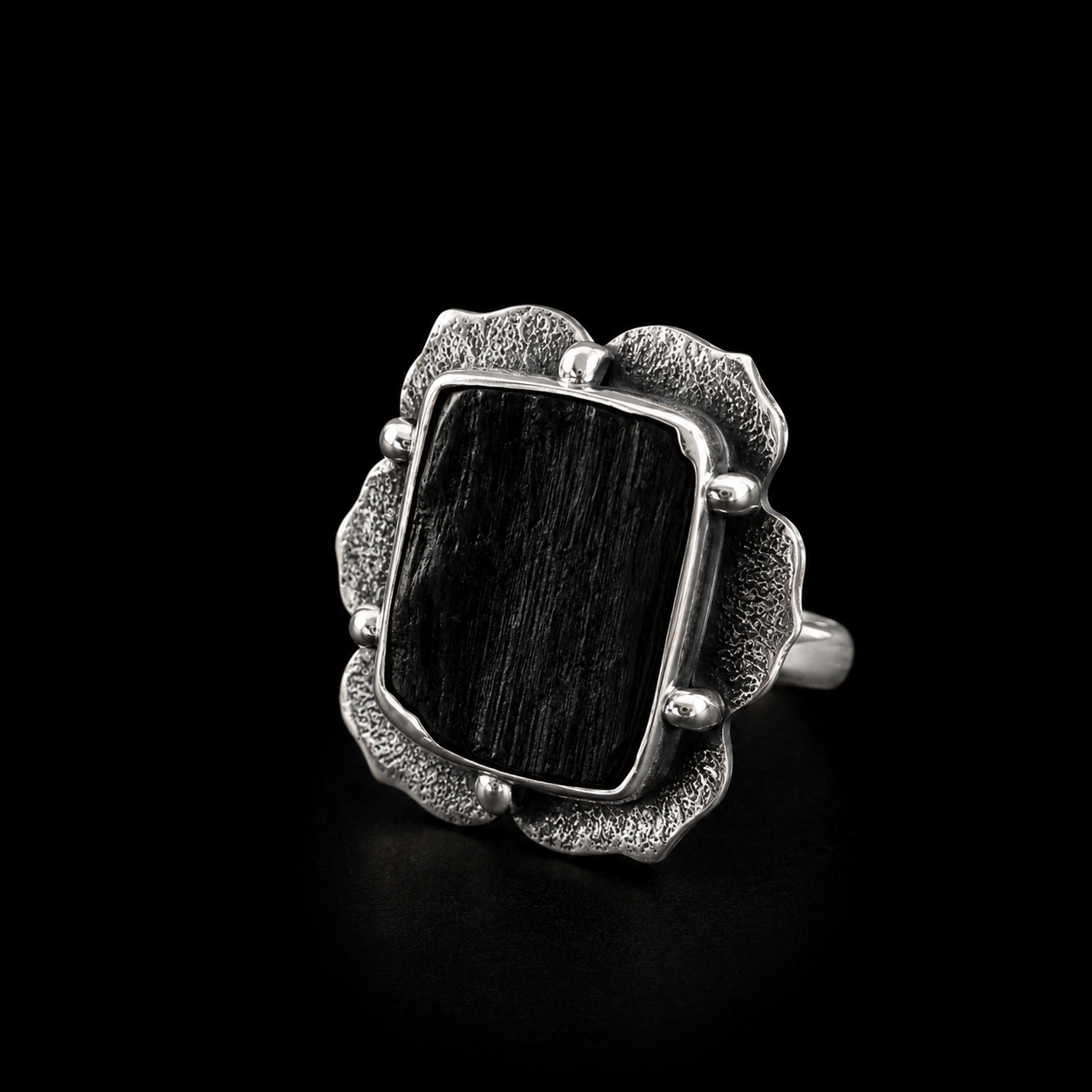 Anillo Flor de Turmalina Negra