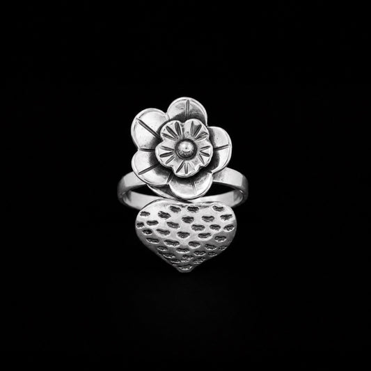 Anillo Corazón con Flor