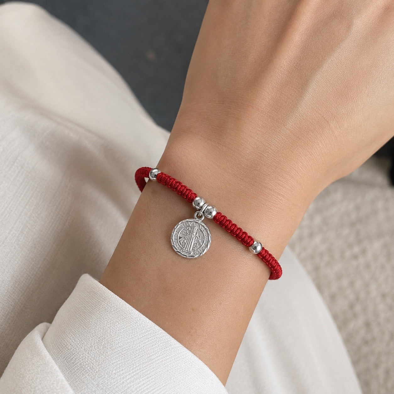 Pulsera San Benito en Hilo